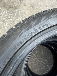 245/45/19 шины Bridgestone m+s (6 фото из 7)