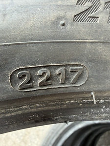 215/45/17 шины Kumho с шипами 7-8мм (4 фото из 6)