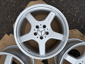 18" оригинальные диски Mercedes-Benz AMG разной ширины 5x112 (4 фото из 10)