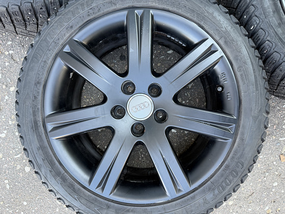 17" Audi originaalveljed 5x112 + naastrehvid 235/45/17 (7mm)