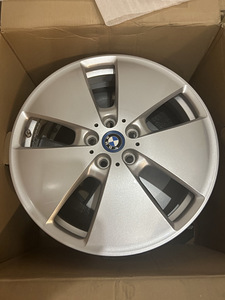 BMW i3 valuveljed 19" (1 foto / 3)