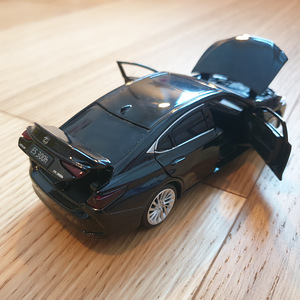 Lexus es300h 1/32 mudel (2 foto / 4)