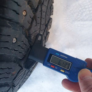 Bridgestone 205/65/16c kaubiku naastrehvid (3 foto / 8)