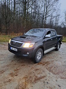 Toyota hilux (2 foto / 6)