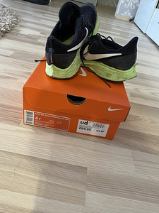 Продать кроссовки Nike | (3 фото из 4)