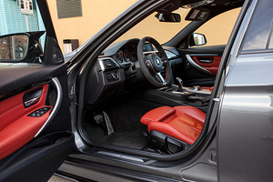 BMW 335 XDrive LCI M-pakett 3.5 R6 230kW (11 foto / 15)