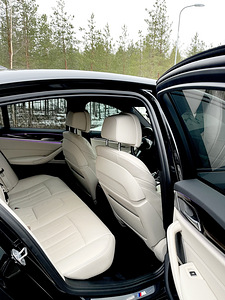 BMW 530 D Shadowline M-Pack 3.0 195kW (10 foto / 10)