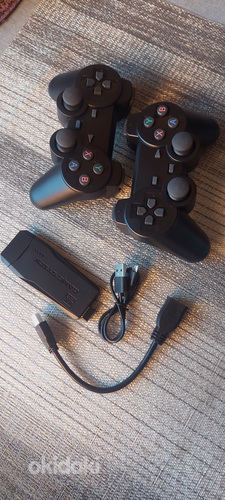 Игровая консоль, 2 контроллера и Flash карта (фото #1)