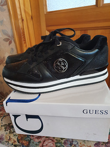 Кроссовки Guess 40 (1 фото из 3)