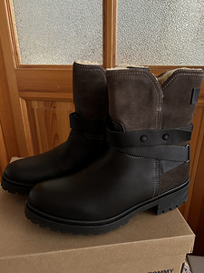 Tommy Hilfiger 41 (1 фото из 3)