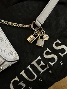 Guess (2 фото из 3)
