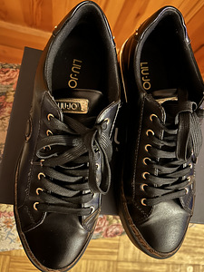 Liu Jo 40 (2 фото из 3)