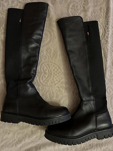 Tommy Hilfiger 40 (1 foto / 2)
