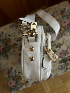 Guess (2 foto / 3)