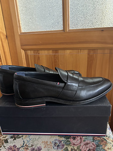 Tommy Hilfiger 44 (1 foto / 3)