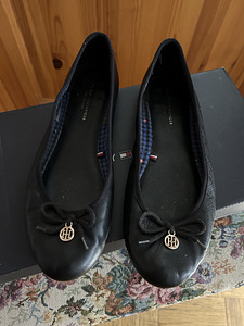 Tommy Hilfiger 40 (3 foto / 3)