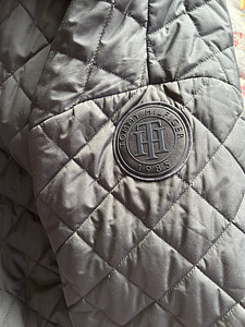 Tommy Hilfiger 46 (3 foto / 3)