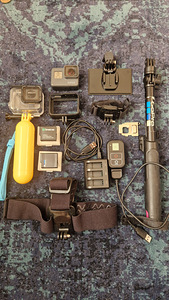 GoPro hero 5 black+remote+aksessuary (1 foto / 2)