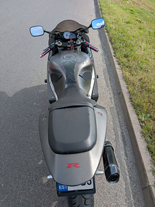 Suzuki gsx 750 r (2 foto / 4)