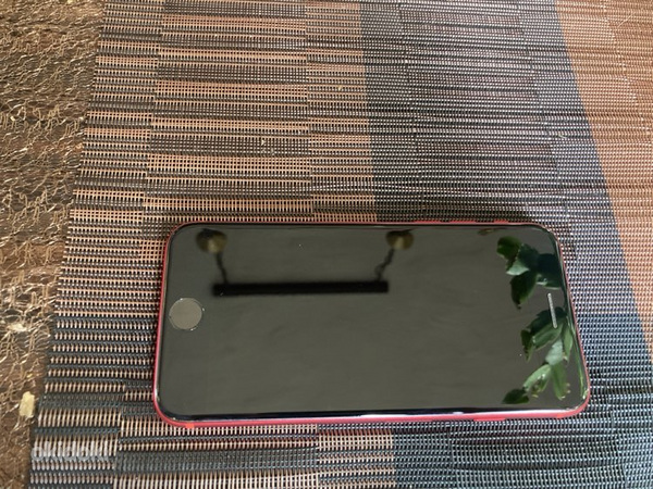 iPhone se2020 RED 64GB (фото #3)