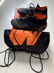 Müün jalgpallijalatsid Nike nagu uued (1 foto / 5)