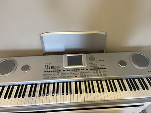 Korg PA 588 (2 foto / 2)