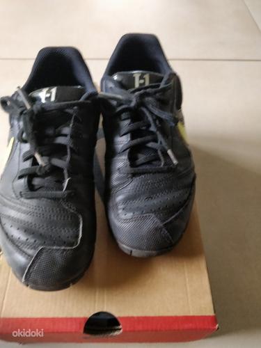 Jalgpalli kunstmuru jalatsid suurus 35 (foto #2)