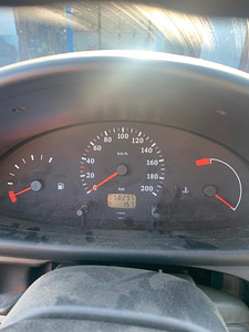 Nissan Micra (3 foto / 6)