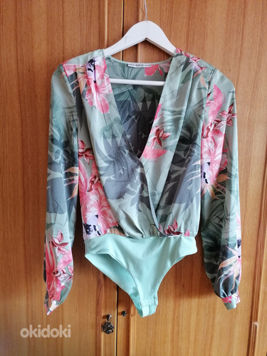 Guess боди XS. Новый.