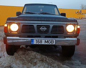 Nissan Patrol GR/Y60 (5 foto / 8)