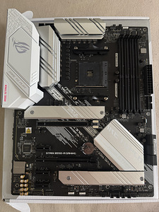 ASUS ROG STRIX B550-A GAMING ATX AM4 emaplaat (3 foto / 5)