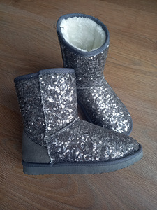 Uued UGG stiilis saapad nr 36 (1 foto / 3)