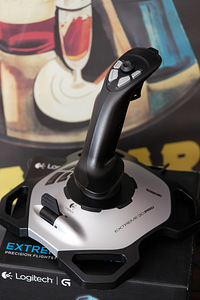 Джойстик Logitech Extreme 3D Pro (4 фото из 4)