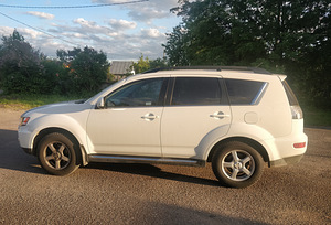 Mitsubishi Outlander (6 foto / 11)