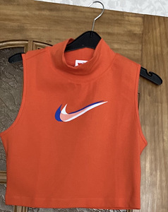 Uus sporditopp Nike, suurus S. (3 foto / 3)