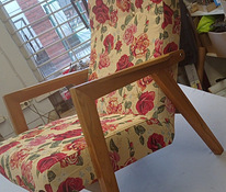 Отремонтированное стандартное ретро-кресло