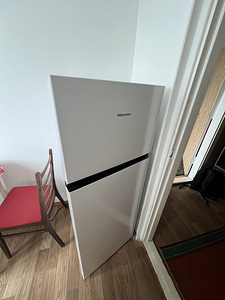 Холодильник Hisense (3 фото из 3)