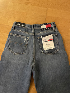 Tommy Jeans (2 foto / 4)