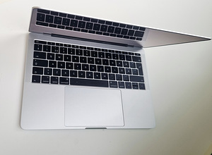 Apple MacBook Pro 13' 2017 (3 фото из 8)
