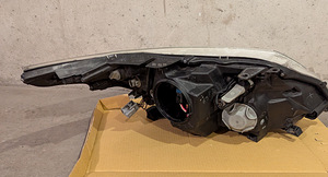 Vasak esituli TOYOTA AVENSIS (_T27_) 2012 - 2015 (4 foto / 4)
