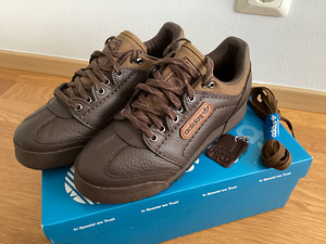 Кроссовки Adidas (1 фото из 3)