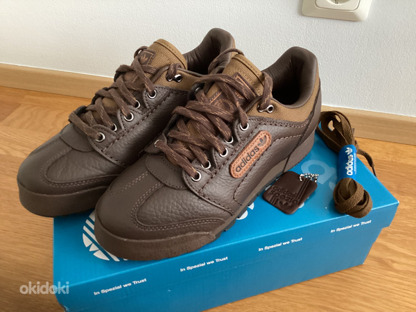Кроссовки Adidas
