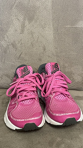 Тапочки New Balance 39 (7 фото из 7)