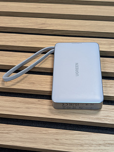 UGREEN PB773 Qi2 25W akupank Power Bank 10000mAh (8 foto / 9)
