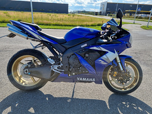 Yamaha yzf r1 (1 foto / 10)