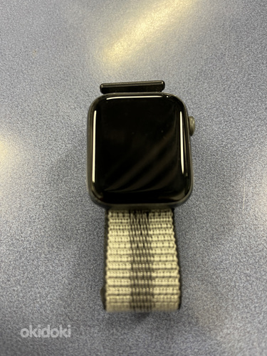 Apple Watch Series 5 GPS, 44mm Space Gray Aluminum case Loop (фото #1)