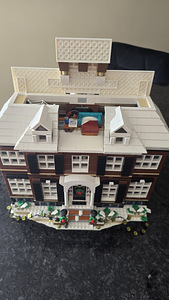 Один дома LEGO (4 фото из 6)