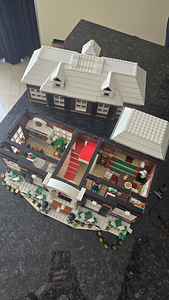 Один дома LEGO (5 фото из 6)