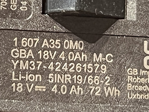 BOSCH Pro akulaadija + Aku 4,0 Ah komplekt. (4 foto / 5)