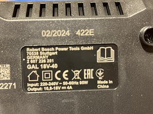 BOSCH Pro akulaadija + Aku 4,0 Ah komplekt. (5 foto / 5)
